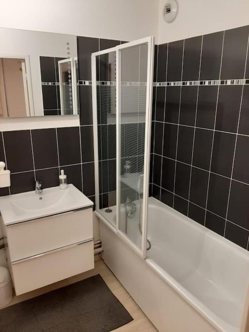 Joli Appartement Avec Jardin Et 2 Parkings Prives Аржантей Екстер'єр фото